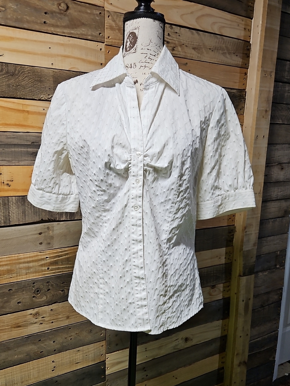 New York & Company White Short-Sleeve Textured Button-Down Stretch Shirt